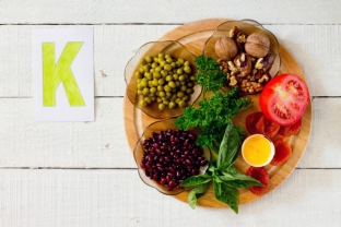 5-moshchnykh-vitaminov-kotorye-pomogut-zashchitit-mozg-ot-stareniya
