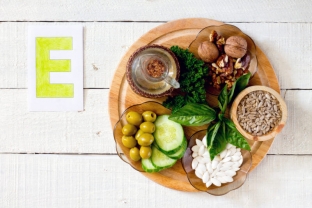 5-moshchnykh-vitaminov-kotorye-pomogut-zashchitit-mozg-ot-stareniya