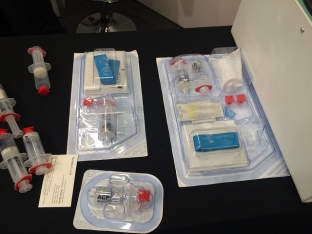 novinki-amwc-2015-dvojnoj-shprits-arthrex-acp-double-syringe