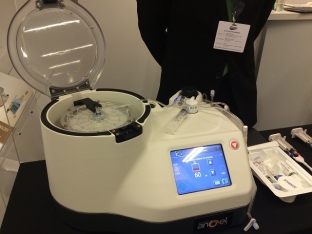 novinki-amwc-2015-dvojnoj-shprits-arthrex-acp-double-syringe