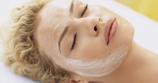 o-pilingakh-in-ektsiyakh-i-programmakh-omolozheniya-novyj-seminar-kompanii-oncosmetics