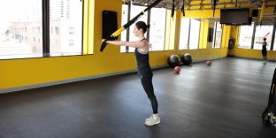podvesnoj-trening-trx-uprazhneniya-dlya-podtyazhki-vsego-tela