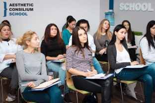 pozdravlyaem-kompaniyu-aesthetic-consilium-pobeditelya-v-nominatsii-lider-v-prodvizhenii-unikalnoj-formy-obucheniya-doktorov-esteticheskoj-meditsiny---aesthetic-consilium-school