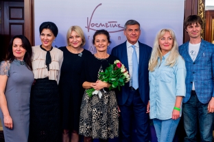 pozdravlyaem-kompaniyu-kosmetik-grupp-pobeditelya-v-nominatsii-lider-v-prodvizhenii-unikalnoj-farma-kosmetsevticheskoj-linii-sredstv-dlya-vosstanovleniya-i-obnovleniya-kozhi-phformula