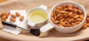sukhaya-kozha-pigmentatsiya-krugi-pod-glazami-pomozhet-mindalnoe-maslo